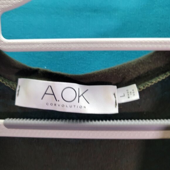 A.Ok Coevolution Womens Olive Green Twist Front V-Neck Short Sleeve Top Size L - Picture 3 of 10